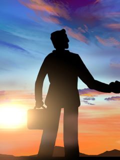 发现相恋十年男友的订婚后，我舍弃一切离开